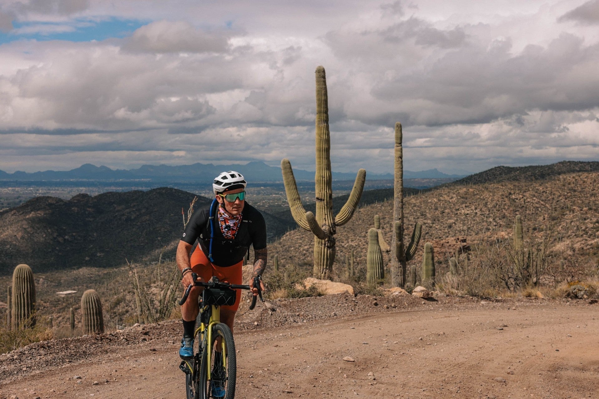Gravel rider in the desert