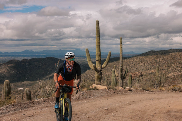 Gravel rider in the desert