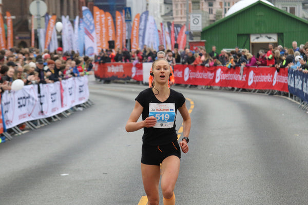 Karoline running in a race.